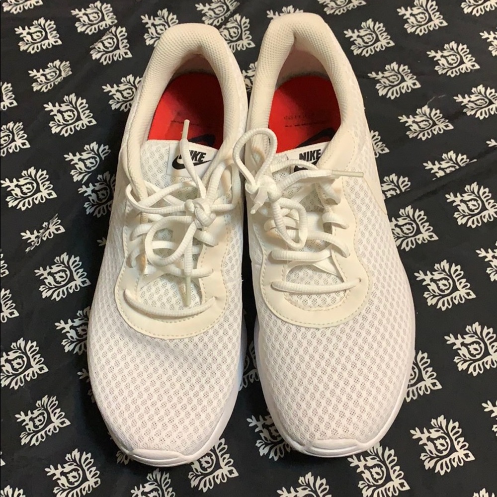 Nike Tanjun White Women’s Shoes